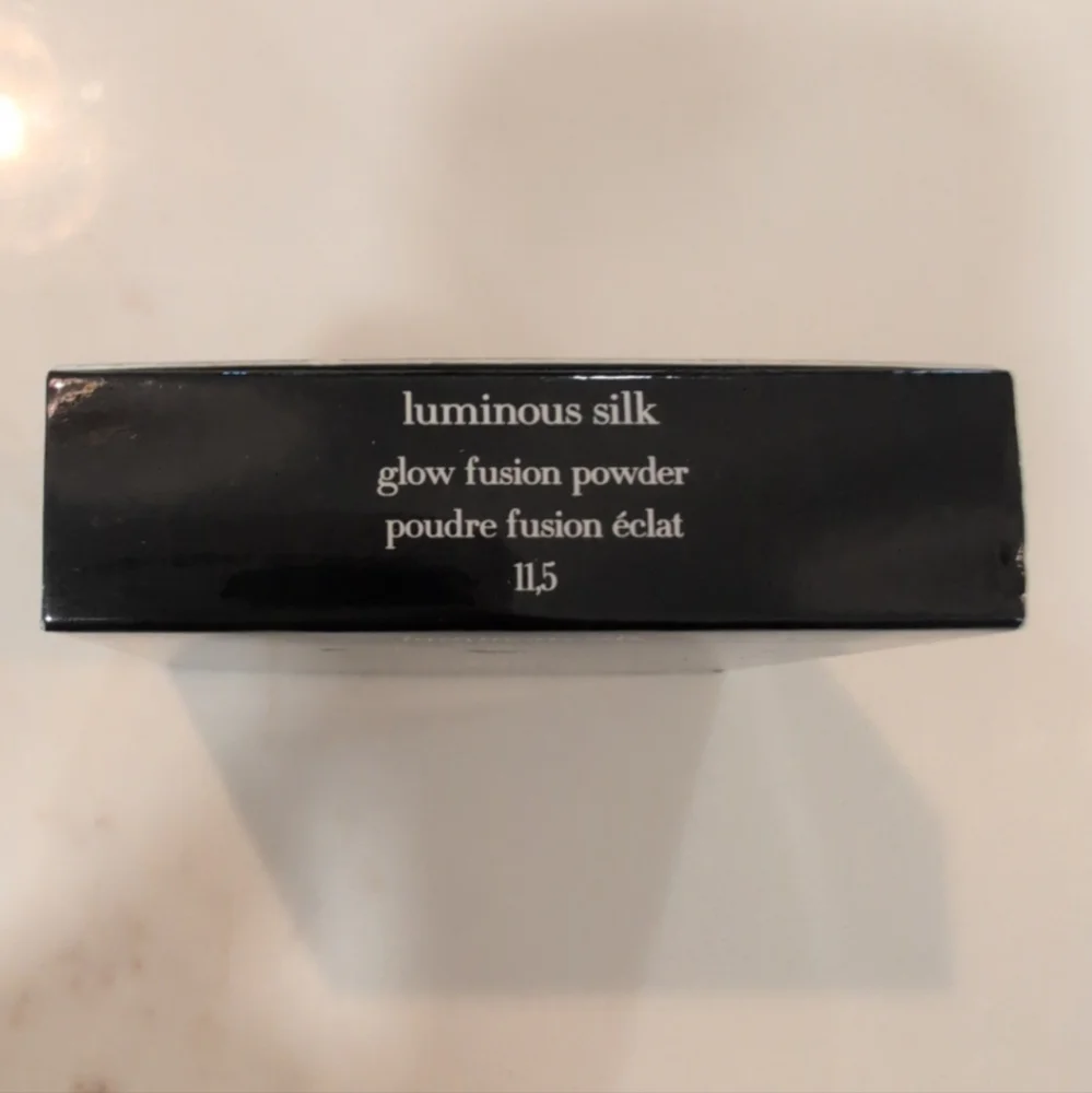 Giorgio Armani Luminous Silk Glow Fusion Powder - 11,5 - New